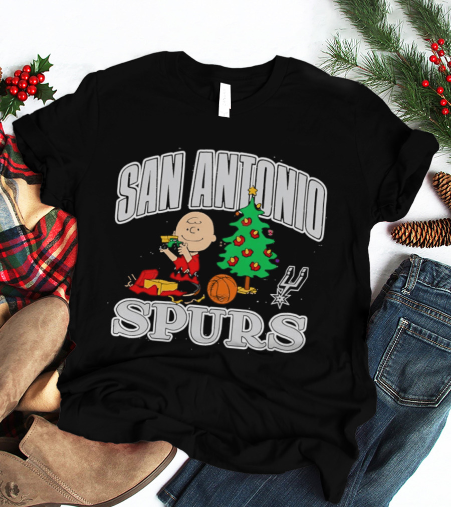 San Antonio Spurs Peanuts Charlie Brown Christmas Tree T-Shirt