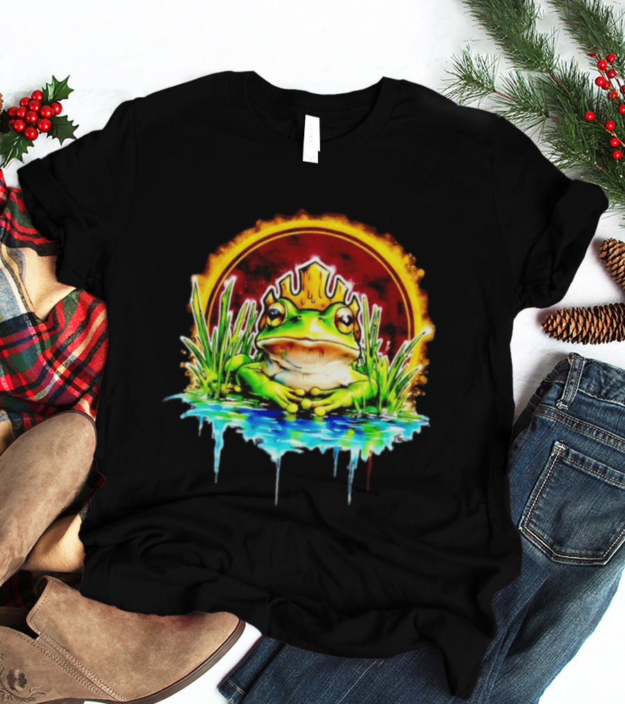 Frog King Crown Pond Nature Amphibian Wildlife Majestic Regal Water Scene T-Shirt