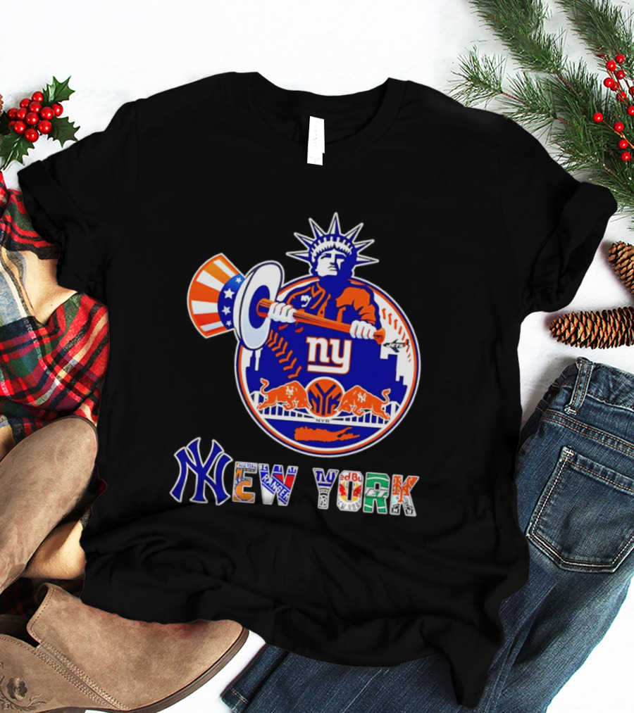 NY Yankees Mets Knicks Rangers Giants Statue Of Liberty New York Sports T-Shirt