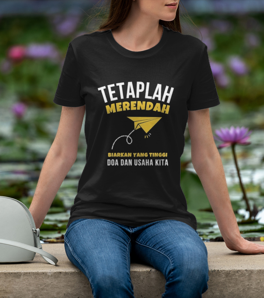Tetaplah Merendah Biarkan Yang Tinggi Doa Dan Usaha Kita Paper Airplane T-Shirt