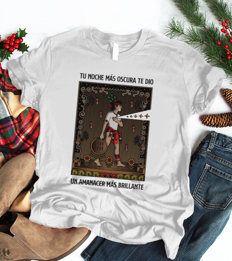 Tu Noche Más Oscura Te Dio Un Amanecer Más Brillante Guerrero Azteca Arte Mexicano Tradicional T-Shirt