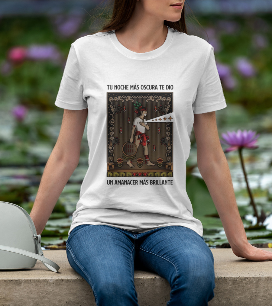 Tu Noche Más Oscura Te Dio Un Amanecer Más Brillante Guerrero Azteca Arte Mexicano Tradicional T-Shirt