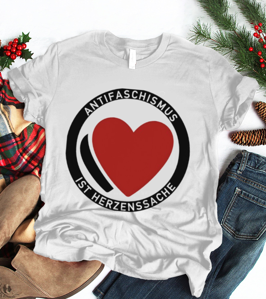 Antifaschismus Ist Herzenssache Symbol Rotes Herz Antifa T-Shirt