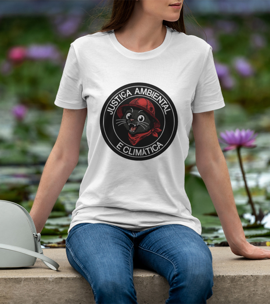 Justiça Ambiental E Climática Black Cat In Red Helmet And Bandana T-Shirt