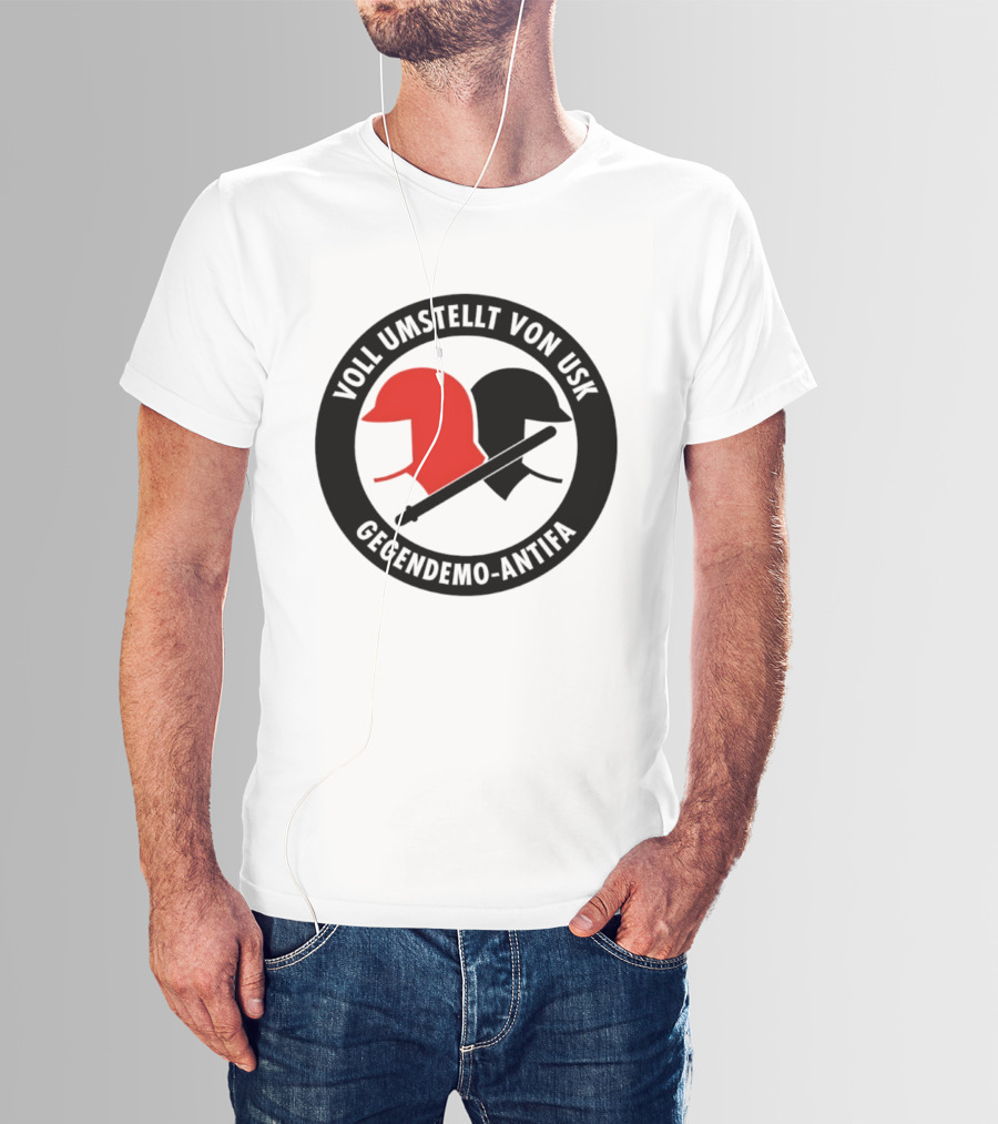 Voll Umstellt Von USK Gegendemo Antifa Helmet T-Shirt