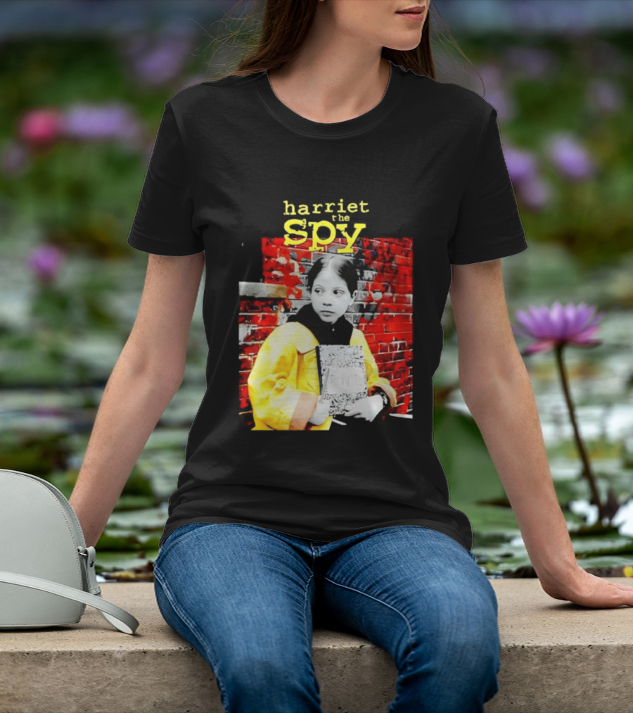 Harriet The Spy Michelle Trachtenberg Classic Yellow Raincoat Notepad T-Shirt