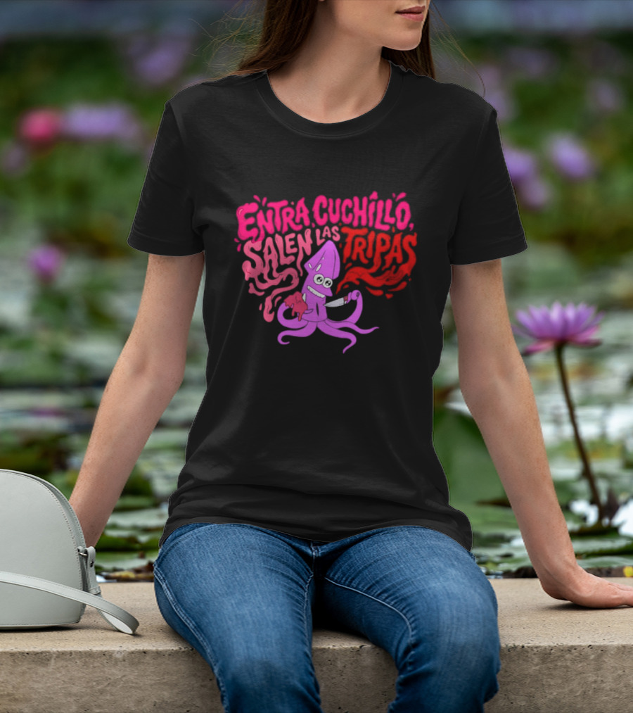 Entra Cuchillo Salen Las Tripas Squid Cartoon Knife Fun T-Shirt