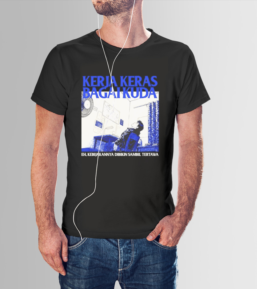 Kerja Keras Bagai Kuda Eh Kebijakannya Dibikin Sambil Tertawa Komik Pria Duduk Meja Dan Layar T-Shirt