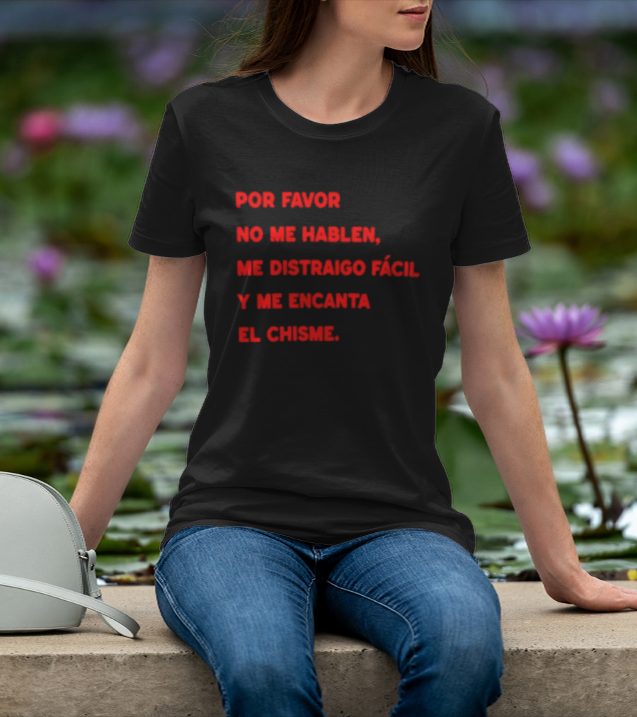 Por Favor No Me Hablen Me Distraigo Fácil Y Me Encanta El Chisme T-Shirt