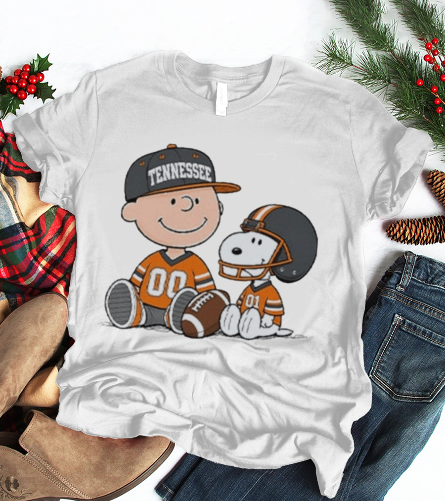 Tennessee Football Charlie Brown Snoopy Peanuts 00 01 T-Shirt
