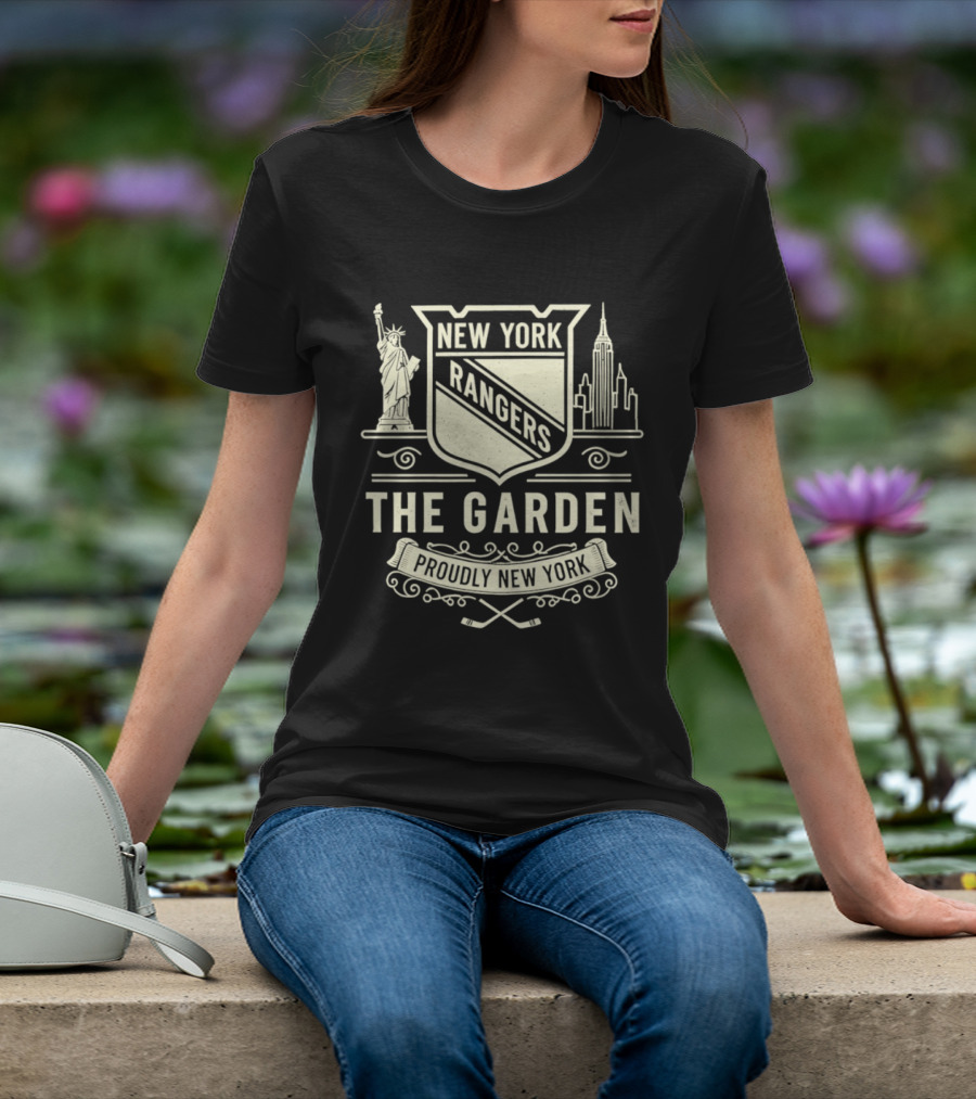New York Rangers The Garden Proudly New York Statue Empire Building T-Shirt