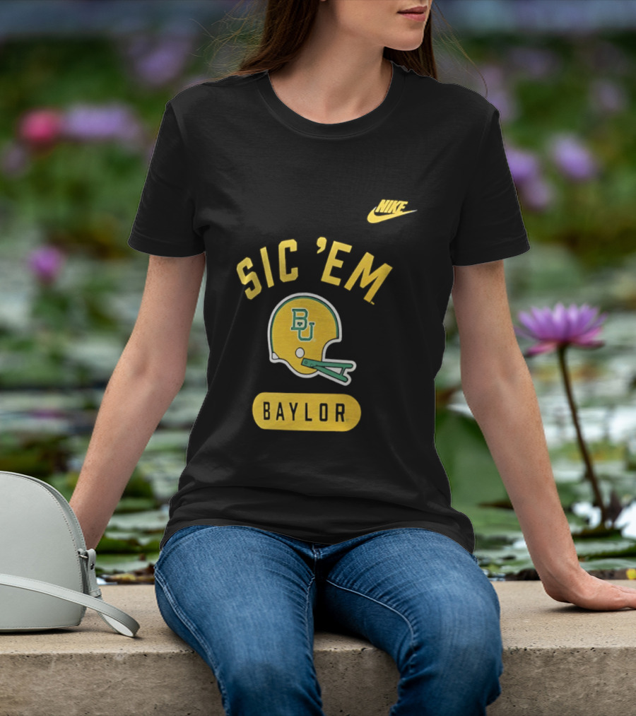 Nike Sic 'Em Baylor Football Helmet BU T-Shirt