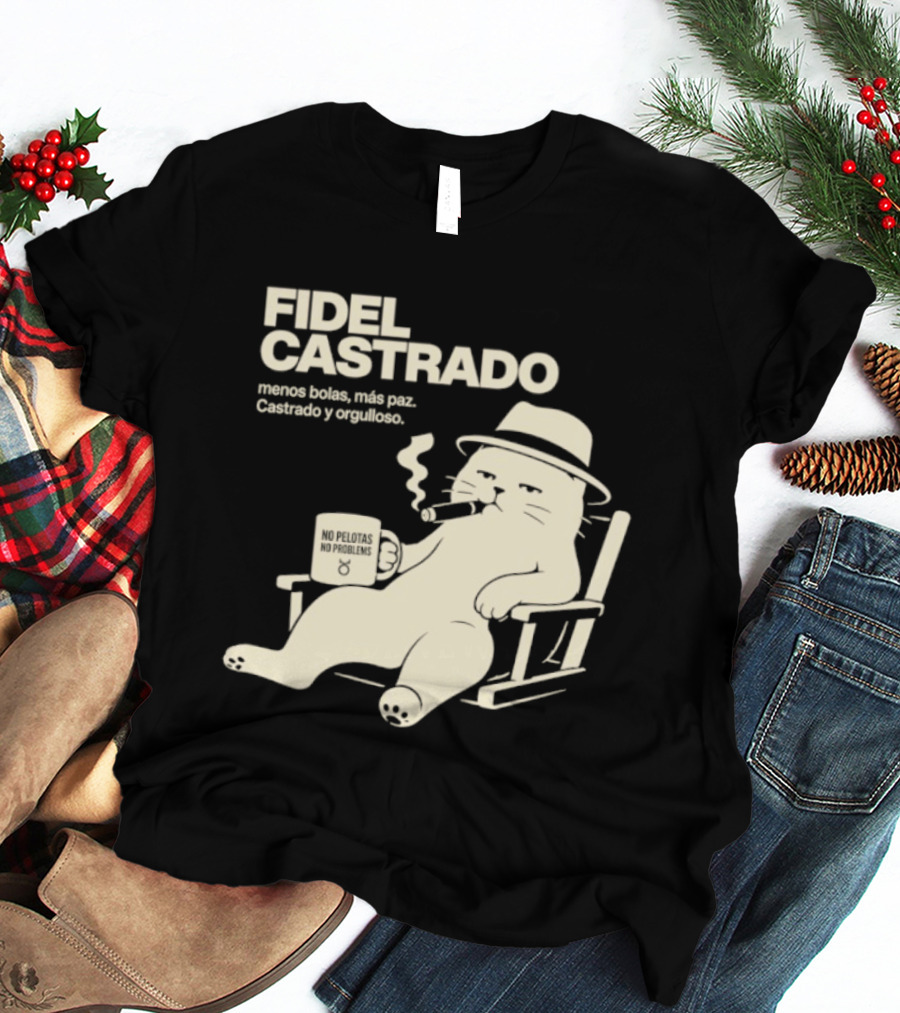 Fidel Castrado Menos Bolas Mas Paz Cat Con Silla Sombrero Cigarro T-Shirt