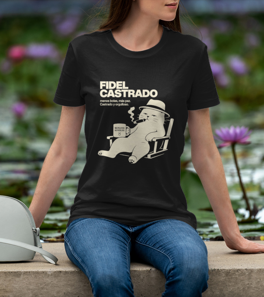 Fidel Castrado Menos Bolas Mas Paz Cat Con Silla Sombrero Cigarro T-Shirt