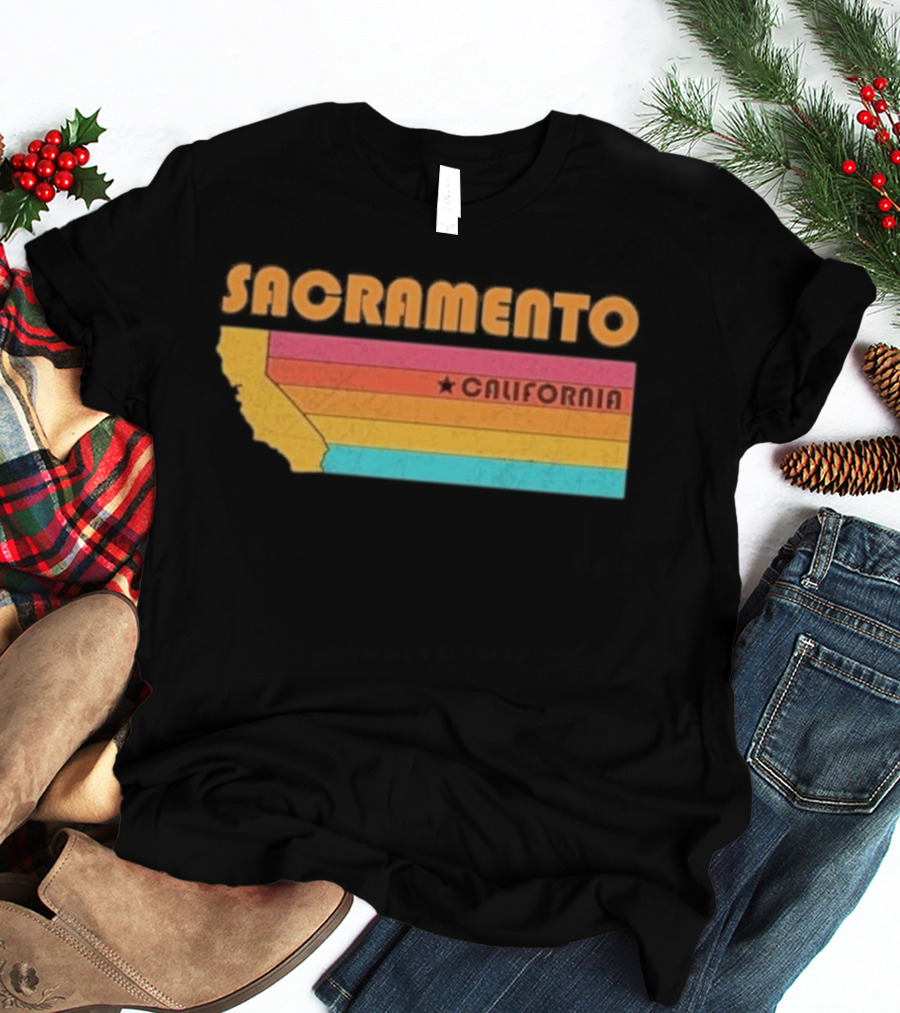 Sacramento California Retro Map Souvenir T-Shirt