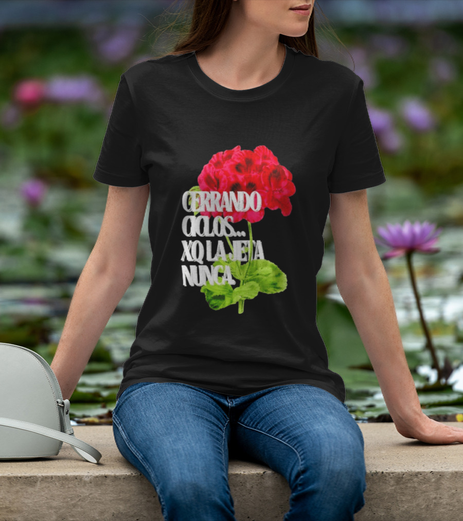 Cerrando Ciclos Xq La Jeta Nunca Red Flowers T-Shirt