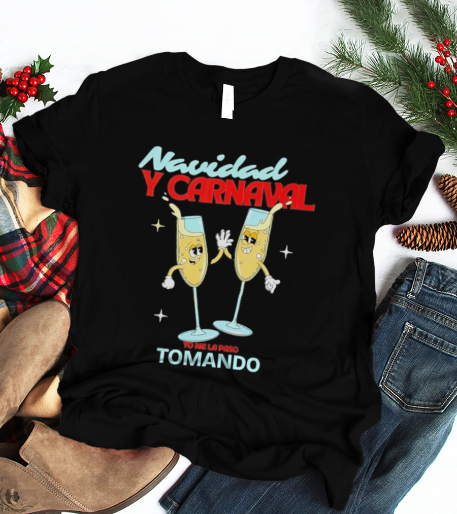 Navidad Y Carnaval Yo Me La Paso Tomando Two Toasting Champagne Glasses T-Shirt