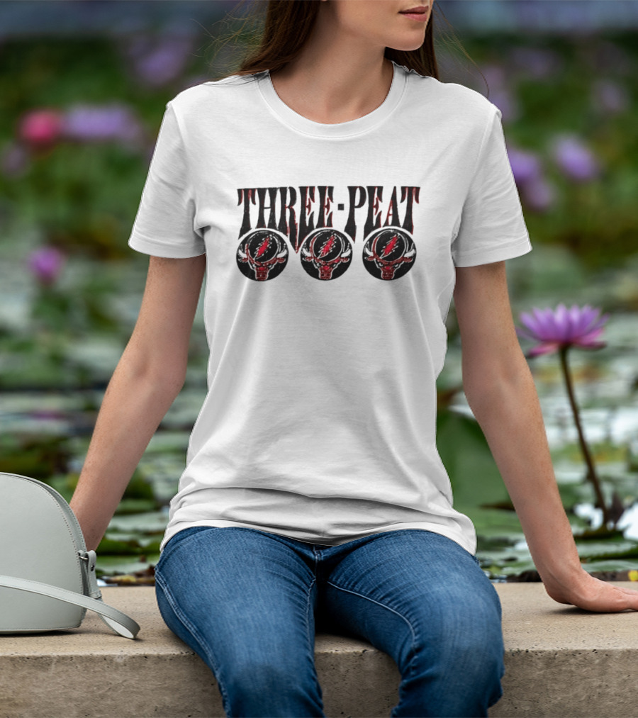 Grateful Chicago Bulls Three Peat Basketball Triumph T-Shirt
