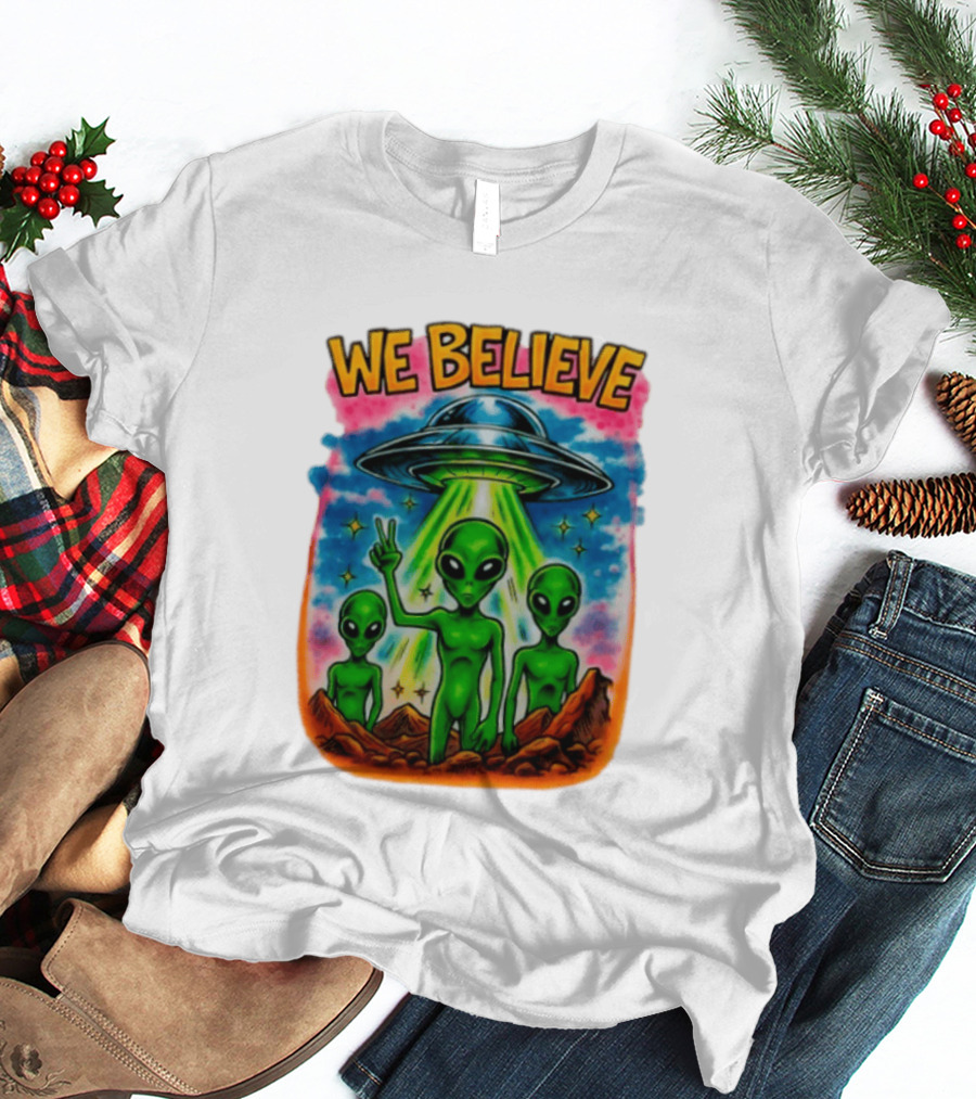 We Believe Aliens UFO Extraterrestrial Peaceful Green Aliens Stars Cosmic Scene T-Shirt