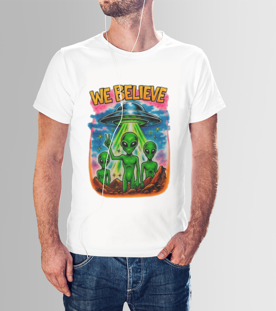 We Believe Aliens UFO Extraterrestrial Peaceful Green Aliens Stars Cosmic Scene T-Shirt