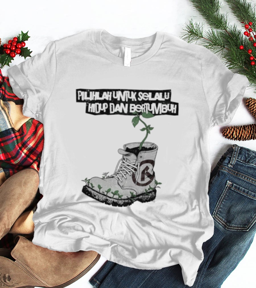 Pilihlah Untuk Selalu Hidup Dan Bertumbuh Tanaman Dalam Boot T-Shirt