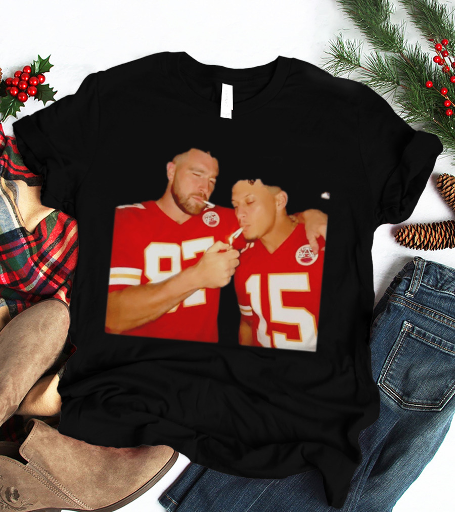Kansas City Chiefs Mahomes Kelce Smoking 87 15 T-Shirt