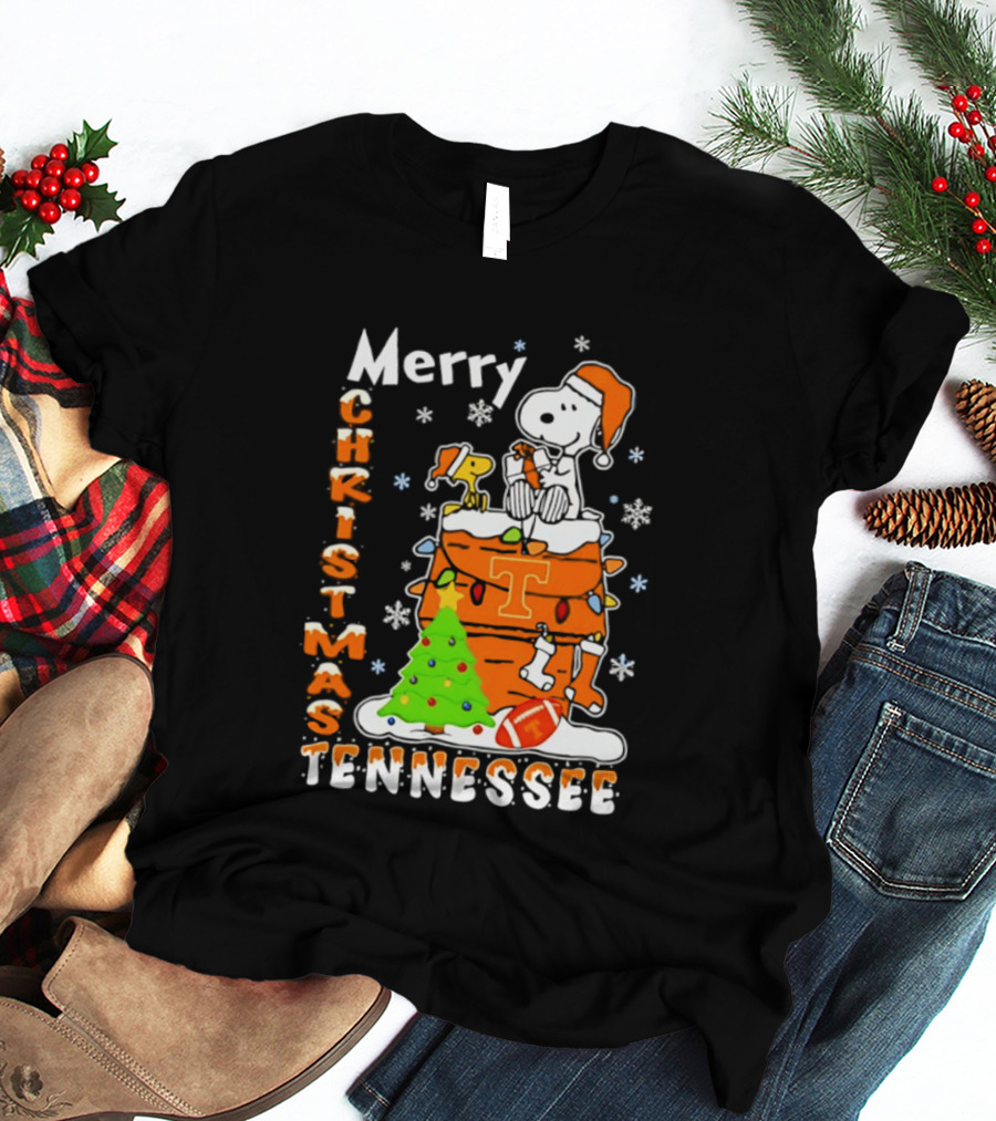 Snoopy Woodstock Christmas 2026 Tennessee Volunteers Football Santa Hat T-Shirt