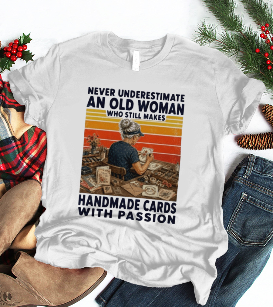 Never Underestimate An Old Woman Who Still Makes Handmade Cards With Passion Vintage Crafting Scene T-Shirt