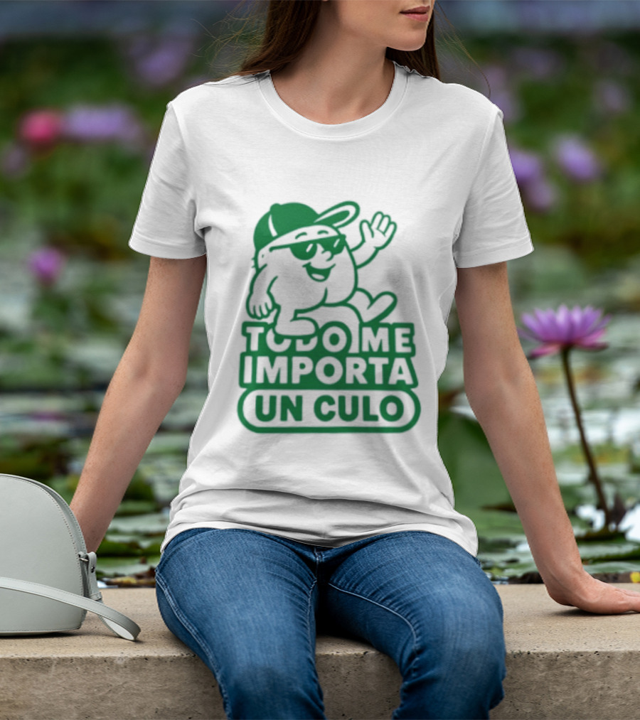 Todo Me Importa Un Culo Caracter Con Gafas Y Gorra Verde T-Shirt