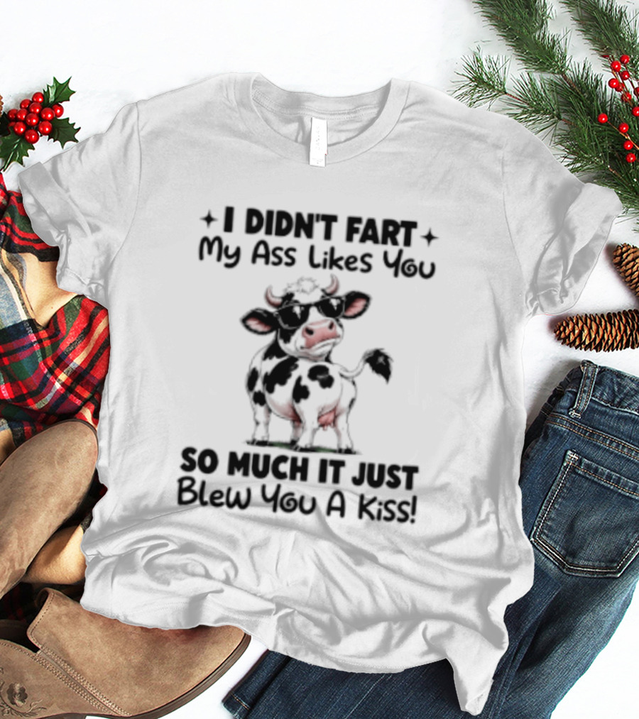 I Didn't Fart My Ass Likes You So Much It Just Blew You A Kiss Cow Cartoon Humorous T-Shirt