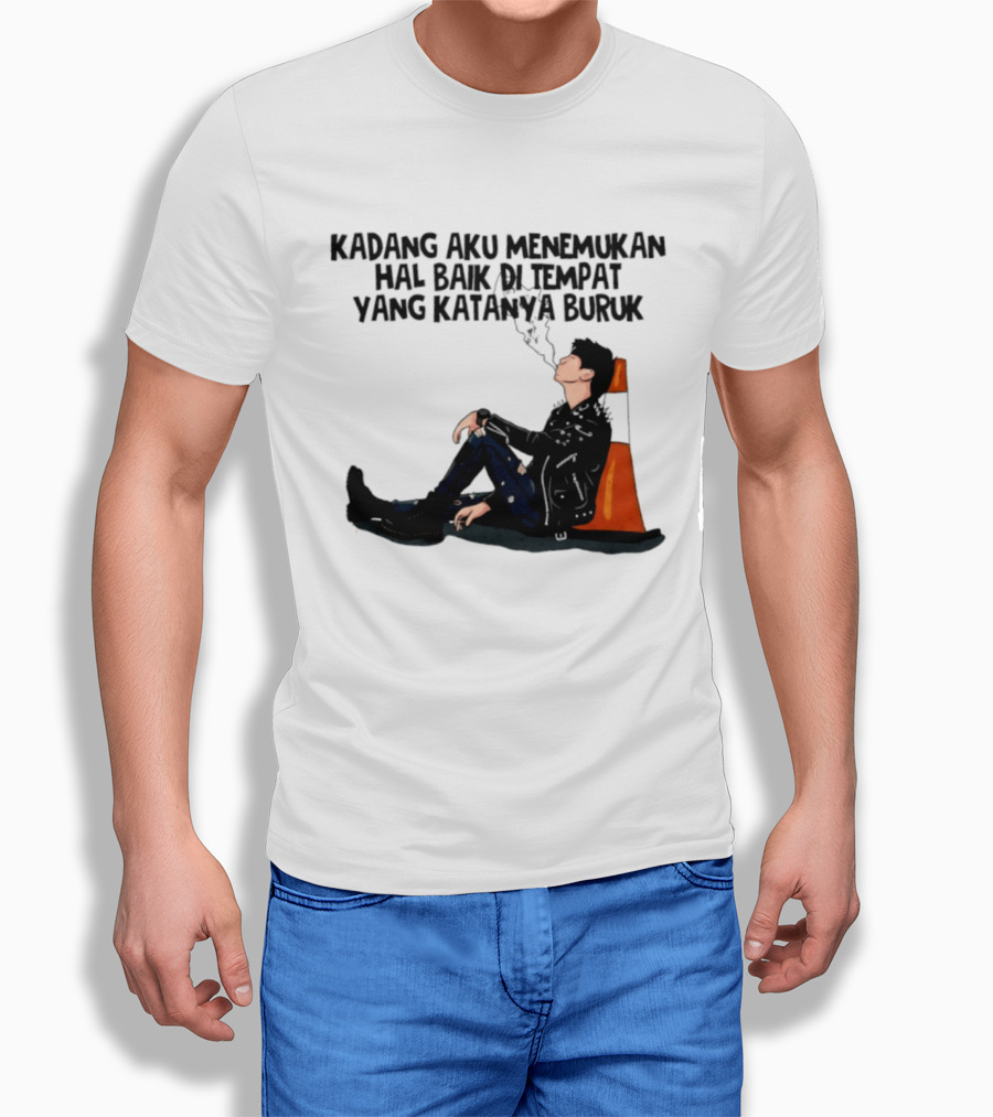 Kadang Aku Menemukan Hal Baik Di Tempat Yang Katanya Buruk Dengan Sosok Beristirahat Di Kursi Oranye T-Shirt