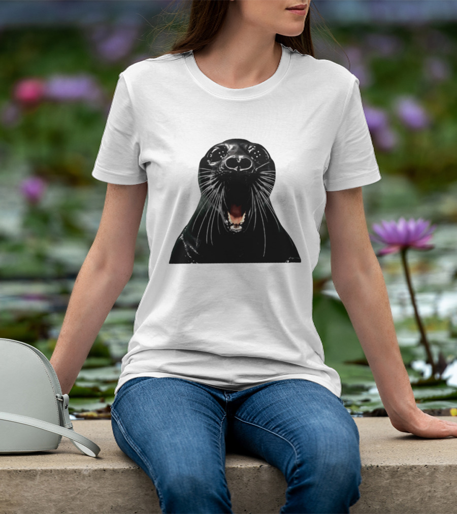 Screaming Black Seal Meme Hilarious Animal Expression T-Shirt