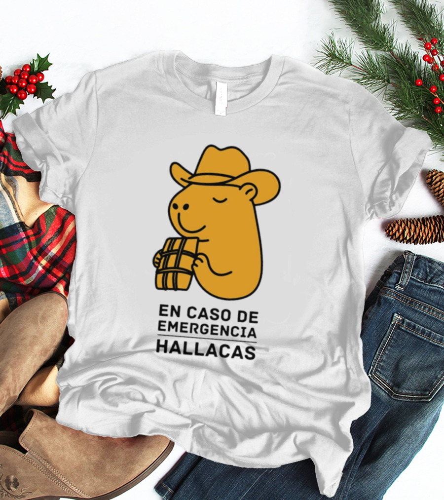 En Caso De Emergencia Hallacas Capybara Cowboy Hat T-Shirt