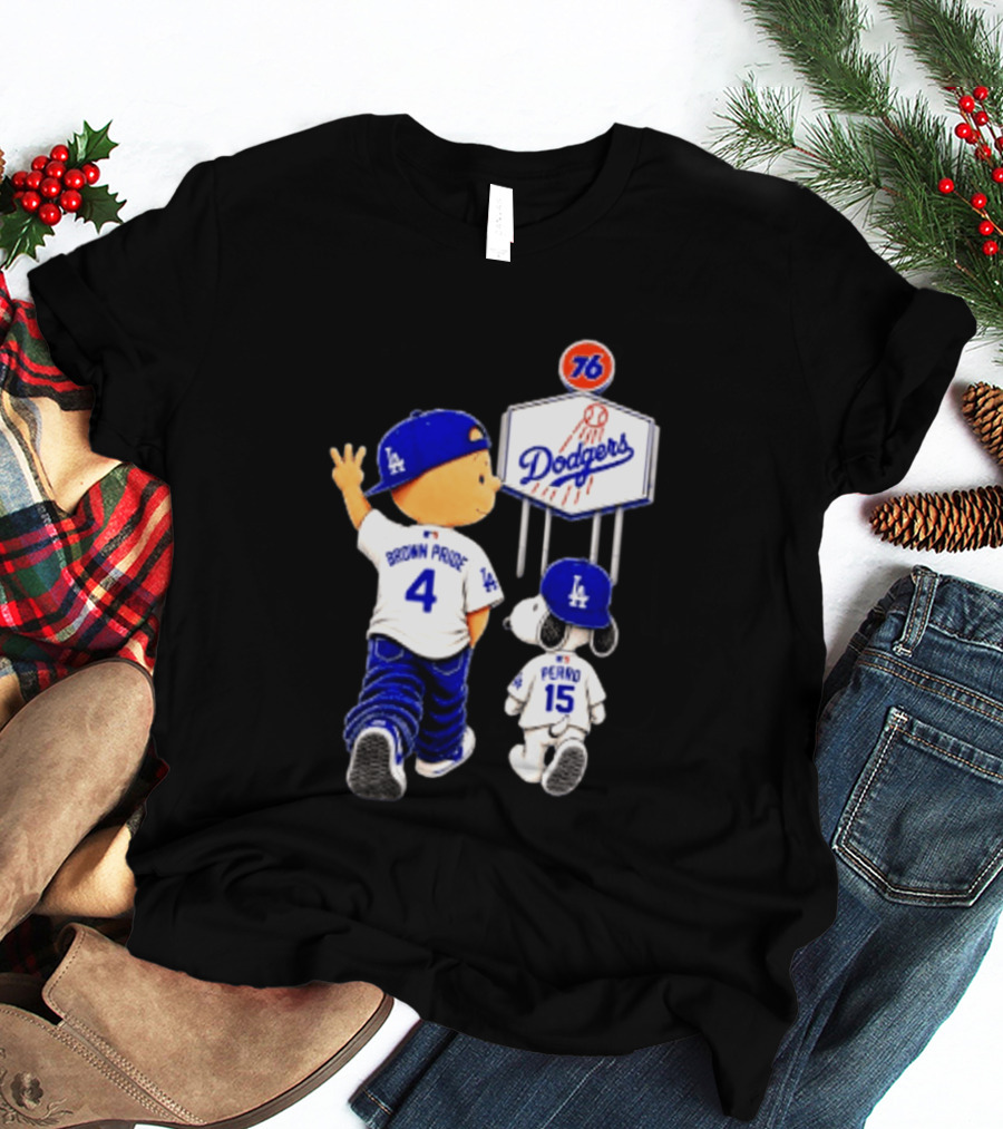 Charlie Brown Snoopy Los Angeles Dodgers Brown Pride Perro Baseball 76 T-Shirt