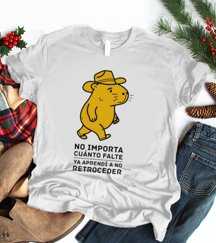 Capybara No Importa Cuánto Falte Ya Aprendí A No Retroceder Sombrero Amarillo T-Shirt