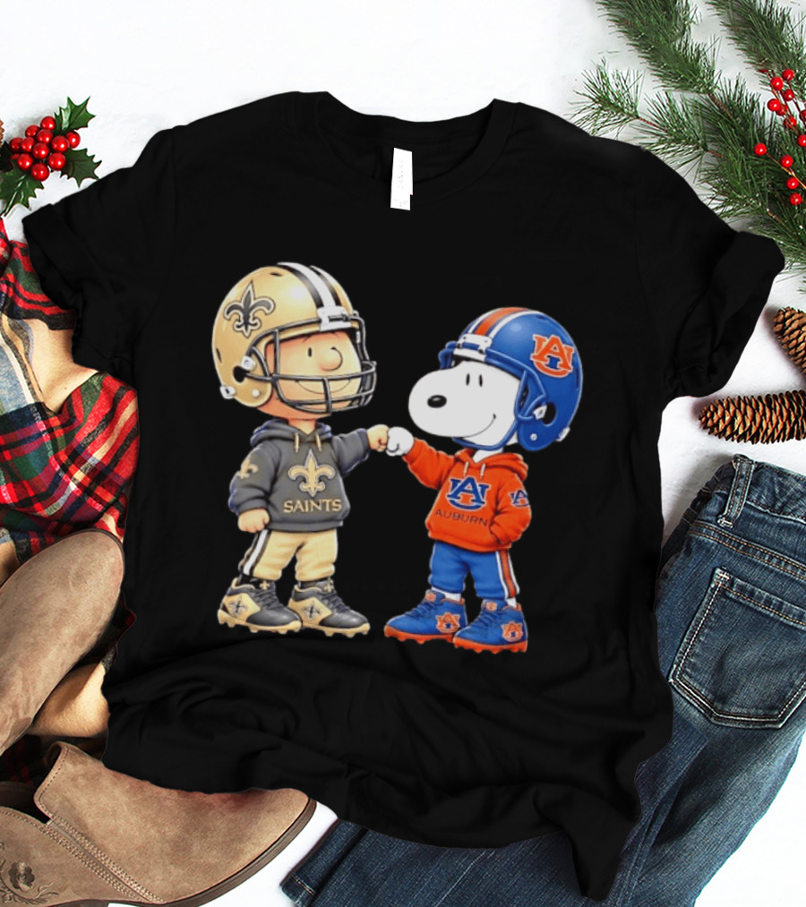 Charlie Brown Saints And Snoopy Auburn Tigers Fist Bump Football T-Shirt