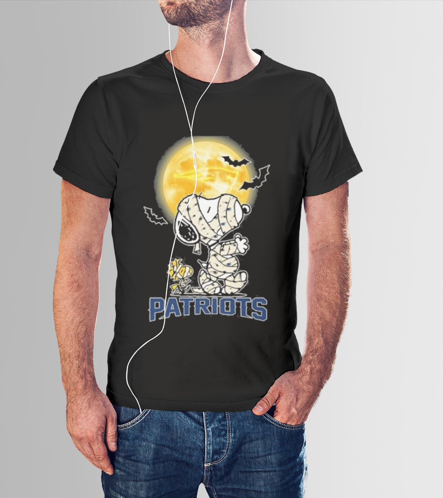 New England Patriots Snoopy Halloween 2026 Moon T-Shirt