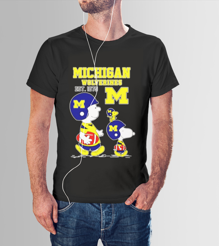 Michigan Wolverines EST 1879 Snoopy Charlie Brown Football Iconic M T-Shirt