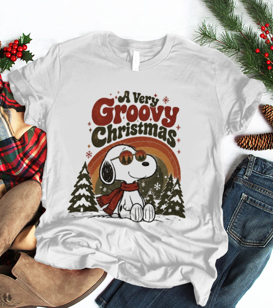 Snoopy A Very Groovy Christmas Retro Holiday Peanuts T-Shirt