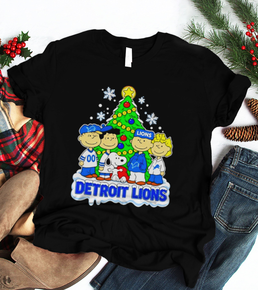 Peanuts Christmas Tree Detroit Lions Team Snoopy Woodstock T-Shirt