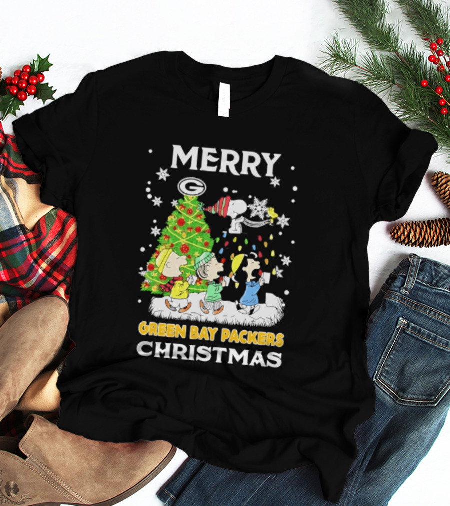 Merry Green Bay Packers Peanuts Christmas Caroling With Snoopy And Woodstock T-Shirt