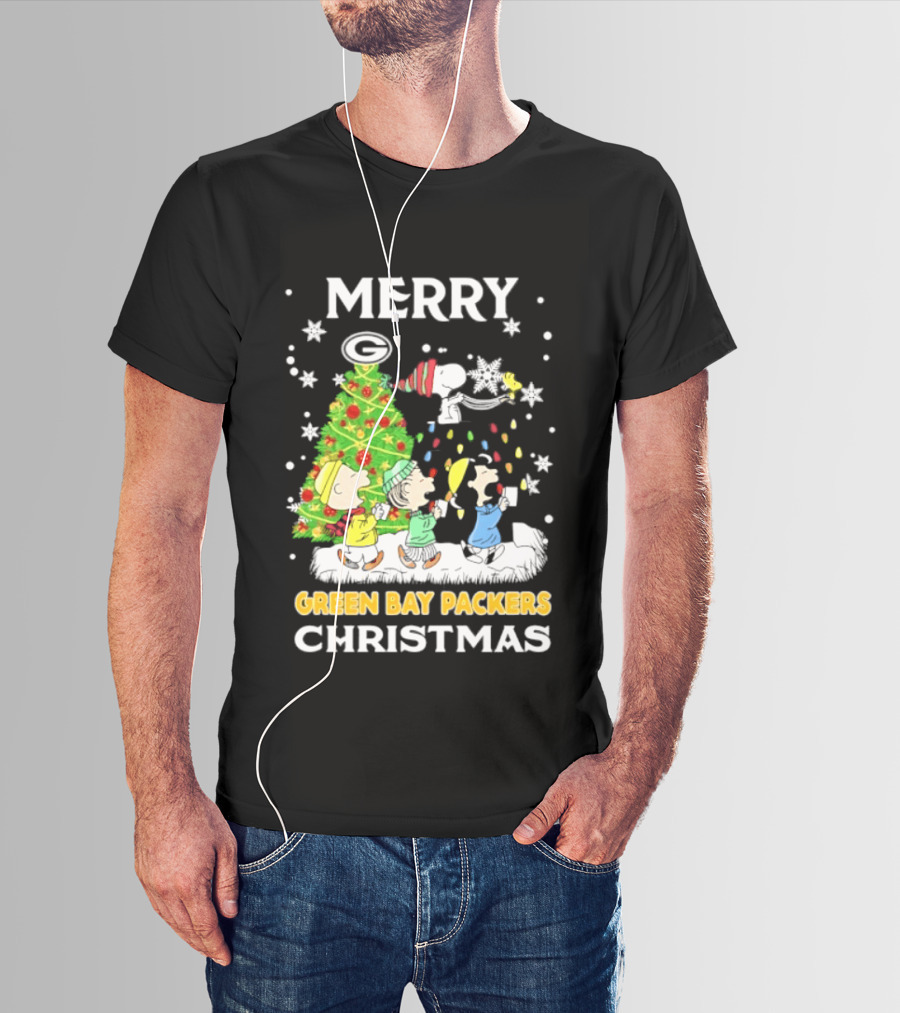 Merry Green Bay Packers Peanuts Christmas Caroling With Snoopy And Woodstock T-Shirt