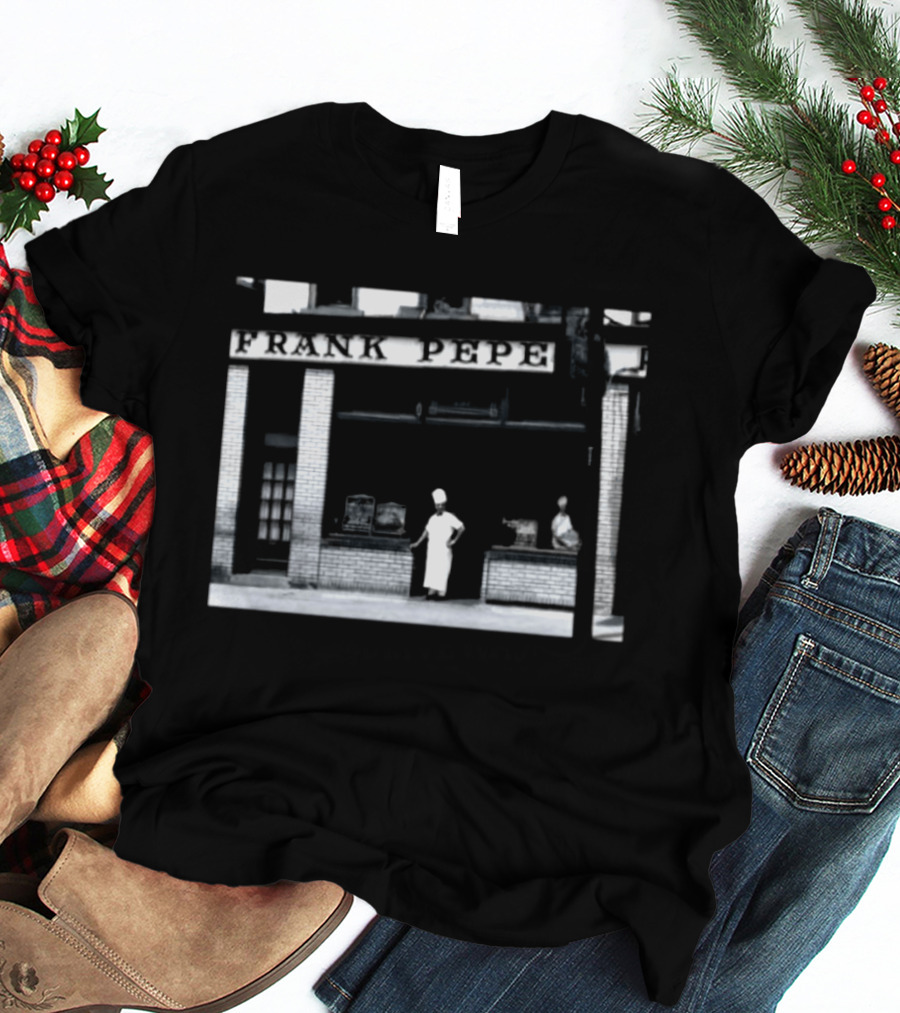 Frank Pepe Pizzeria Napoletana Storefront Scene With Visible Figures T-Shirt