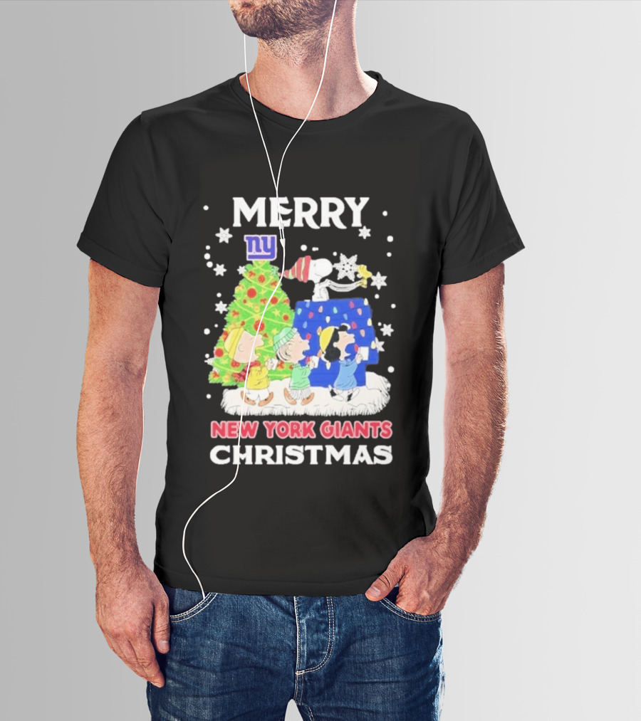 New York Giants Peanuts Merry Christmas 2026 Snoopy Woodstock Charlie Brown T-Shirt