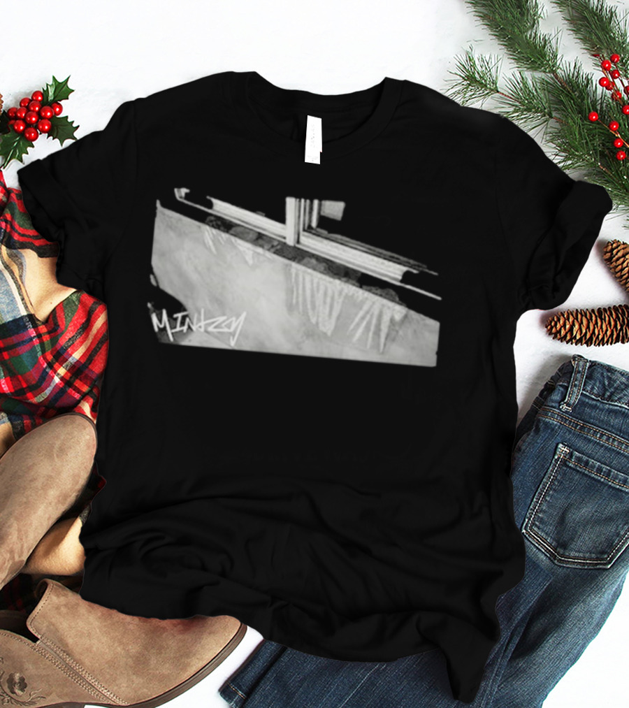 Mintzy Abstract Wall T-Shirt