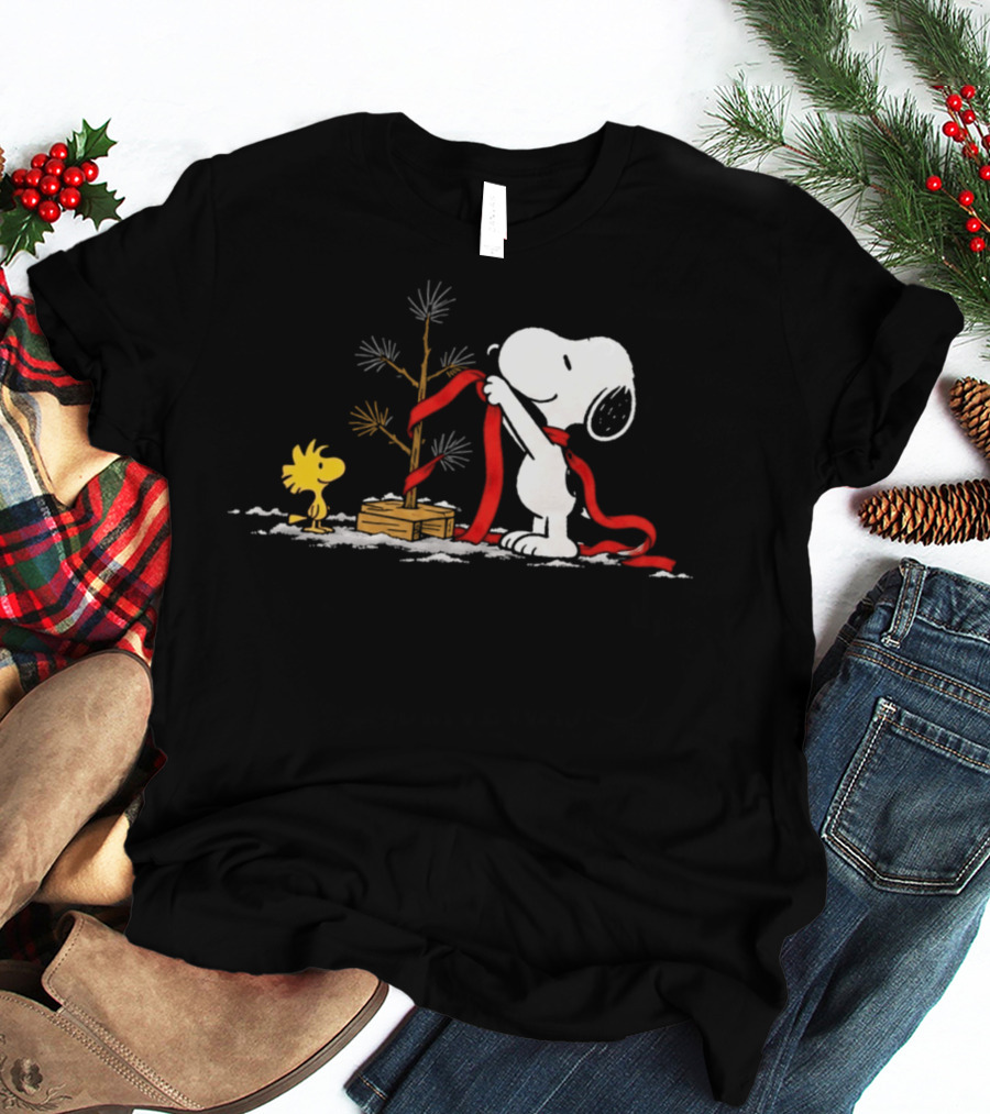 Snoopy Charlie Brown Little Christmas Tree For Peanuts And Christmas Lovers T-Shirt