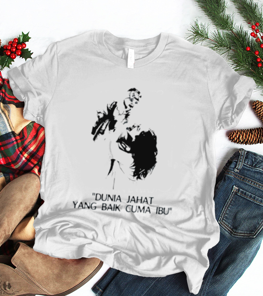 Dunia Jahat Yang Baik Cuma Ibu Motherhood Inspiring Words T-Shirt