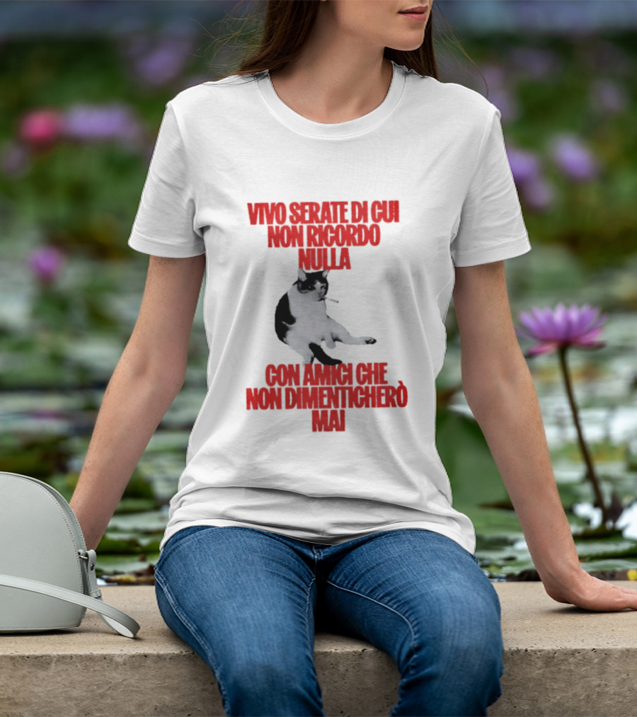 Vivo Serate Di Cui Non Ricordo Nulla Con Amici Che Non Dimenticherò Mai Gatto Divertente T-Shirt