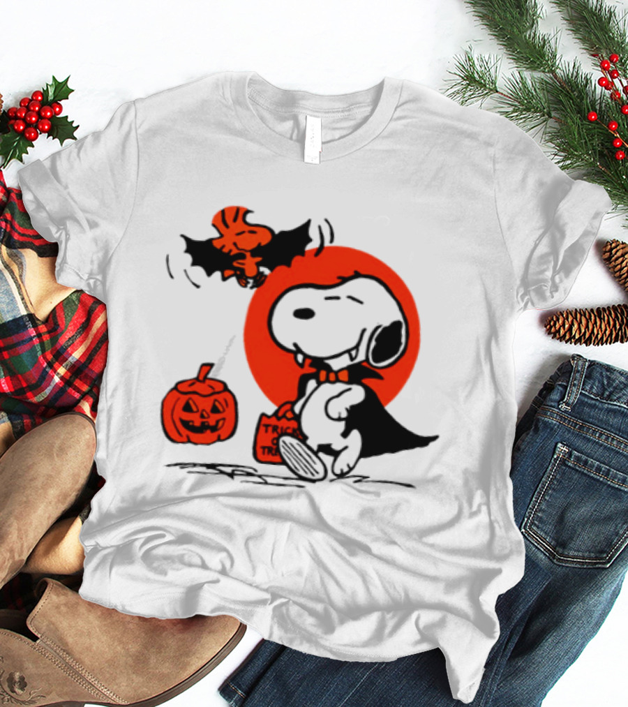 Snoopy Vampire Trick Or Treat 2026 Halloween Pumpkin Woodstock Bat T-Shirt