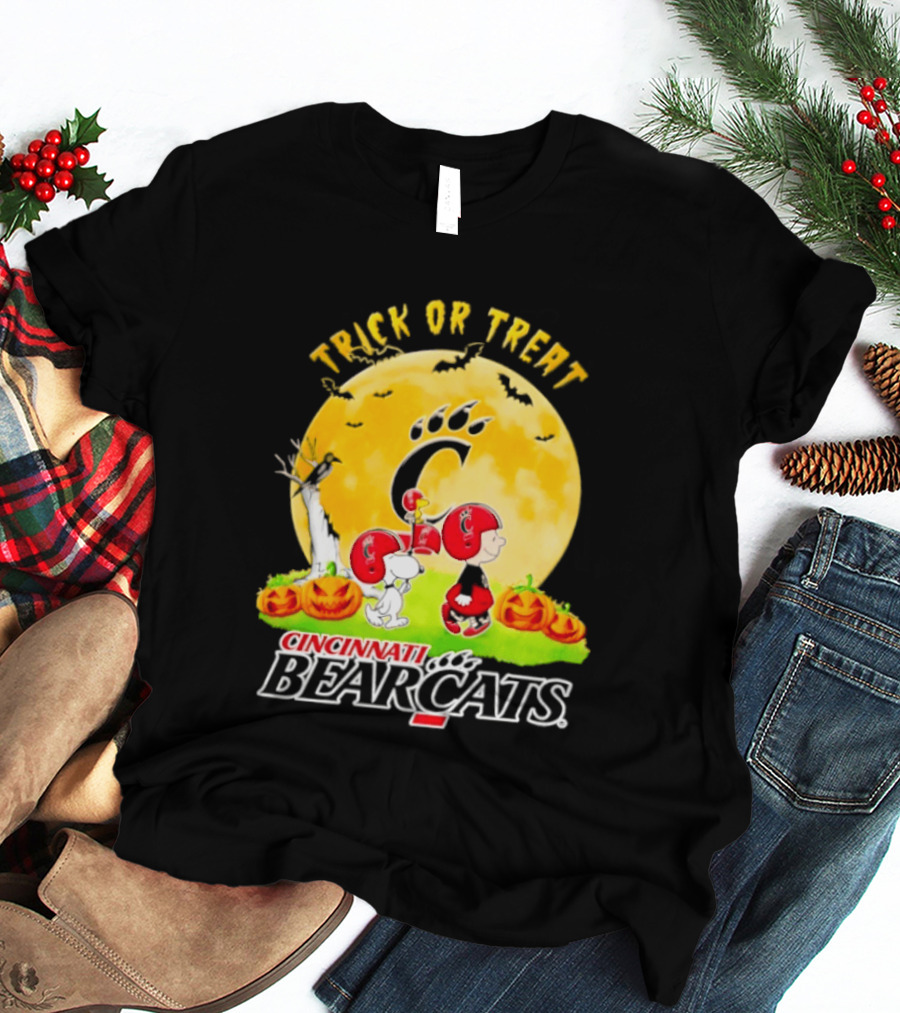 Cincinnati Bearcats Peanuts Trick Or Treat Halloween 2026 T-Shirt
